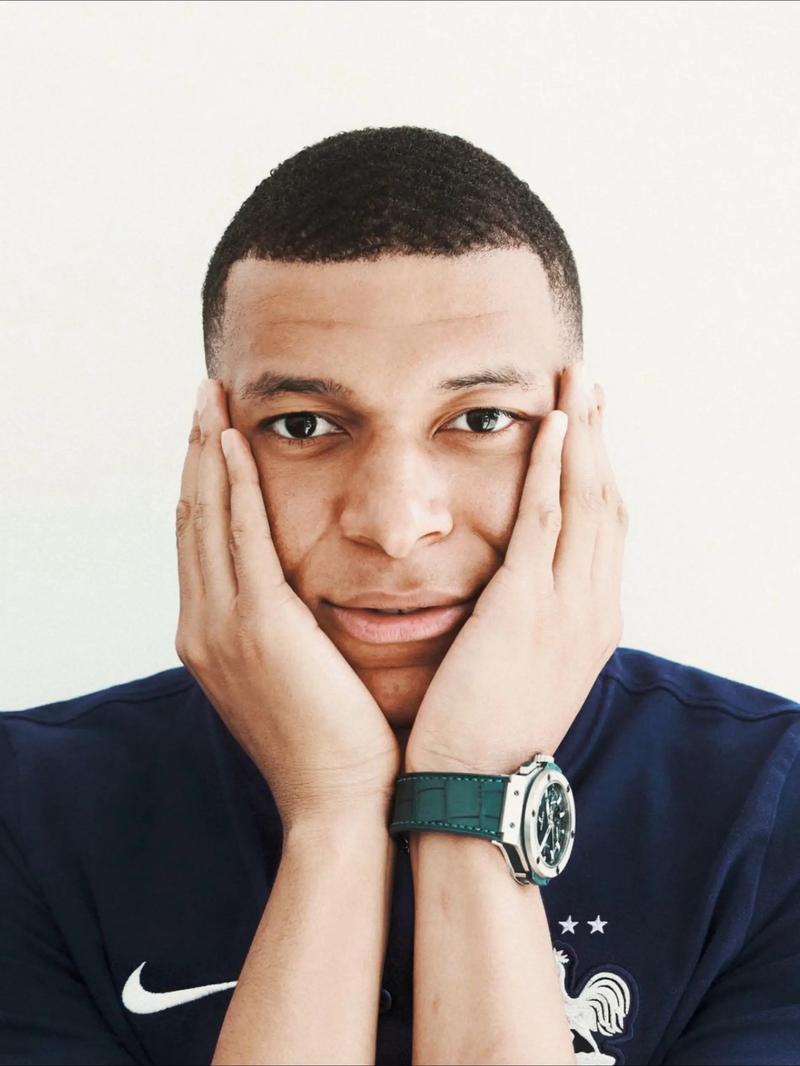 官方：那不勒斯中场安古伊萨当选意甲10月最佳球员