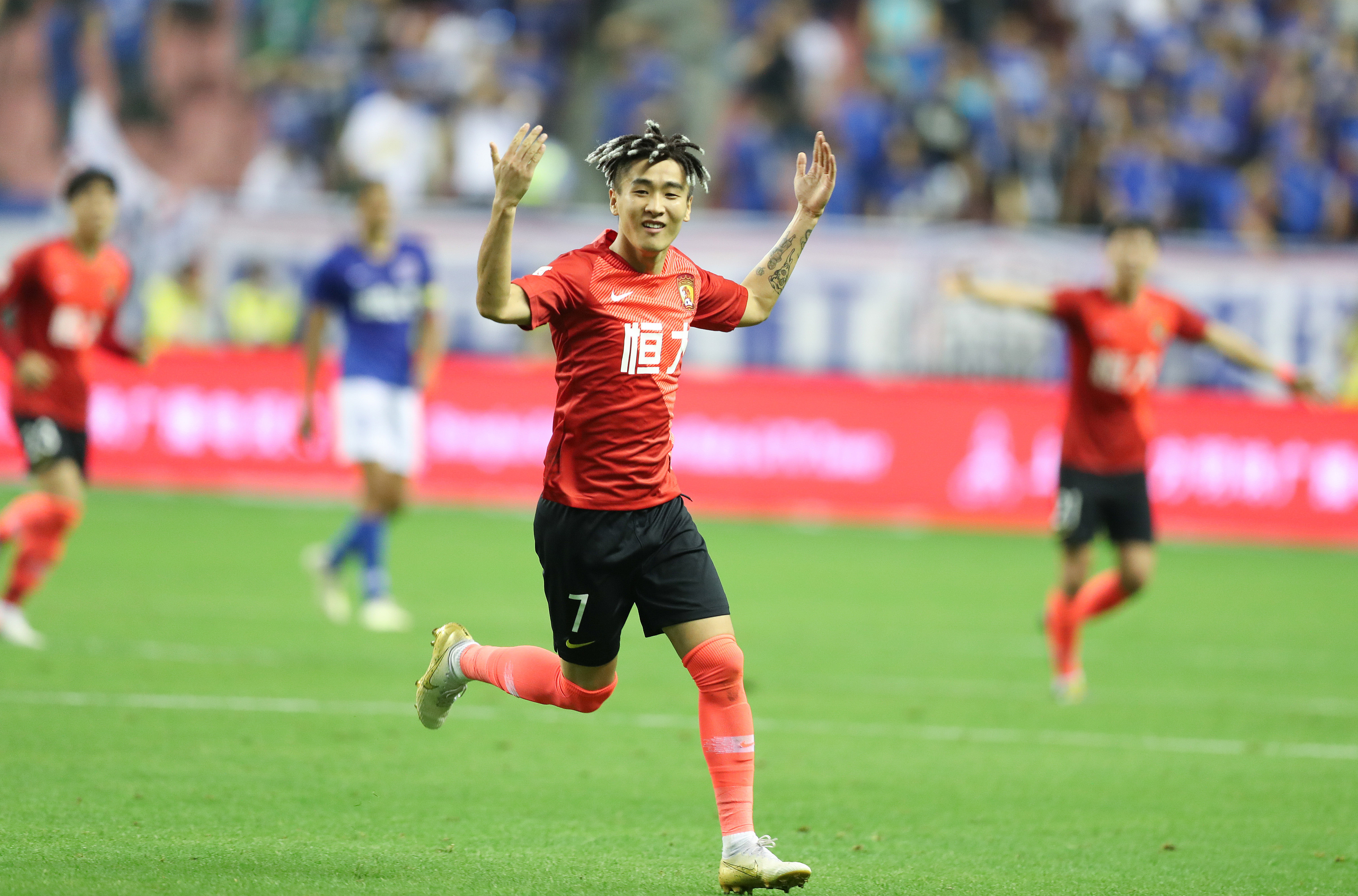 记者：海港抵达武里南，莱昂纳多、加布、李帅、刘若钒伤缺